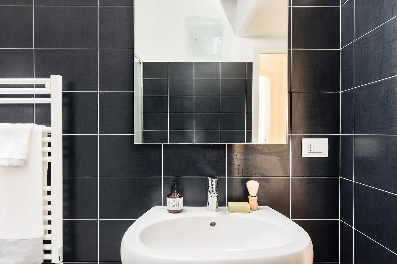 Joivy Sunny 1-Bed Flat With Balcony Apartment Milan 0*,
